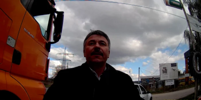 Cazul a intrat acum în atenţia superiorilor de la IPJ Dâmboviţa, care vor face verificări asupra incidentului, iar dacă se va dovedi că omul legii a încălcat vreo regulă, va fi sancţionat