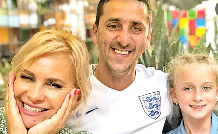 Cu  Daniel,  fratele ei,  și cu nepoțica