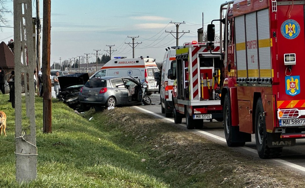 Accident cumplit, cu șase persoane rănite, pe o stradă din Piatra-Neamț