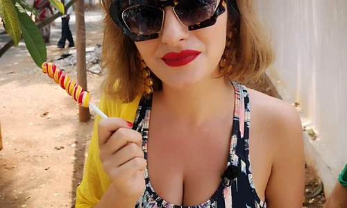 Ana Morodan are un decolteu de invidiat, 100% natural  jpeg
