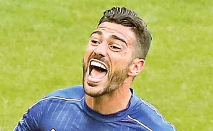 
    Pellè a ales banii  în defavoarea glorieiFoto: AP  