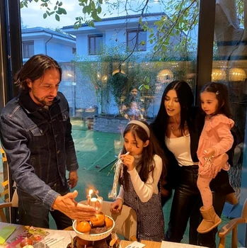 Cristina și Denis Ștefan au două fetițe, Dominiq și Delia sursa Instagram 