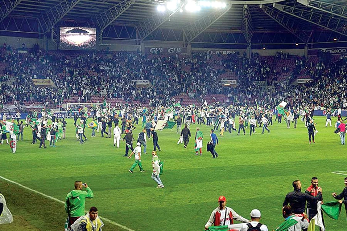 Chiricheş nu s-a ridicat la înălţimea  algerienilor, jucători  calificaţi la  Cupa Mondială (FOTO: Mediafax)