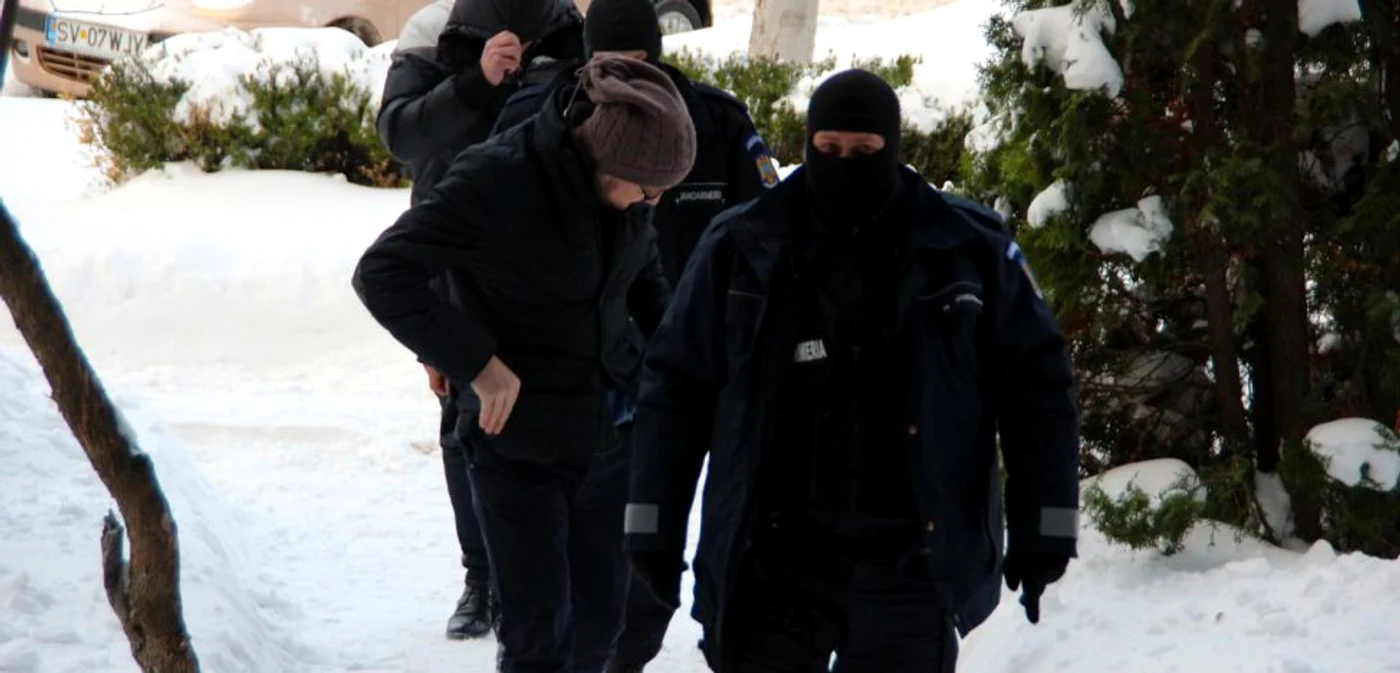 Suspecţii de trafic cu ţigări au fost aduşi la audieri încă de dimineaţă.          Foto: Sandrinio Neagu