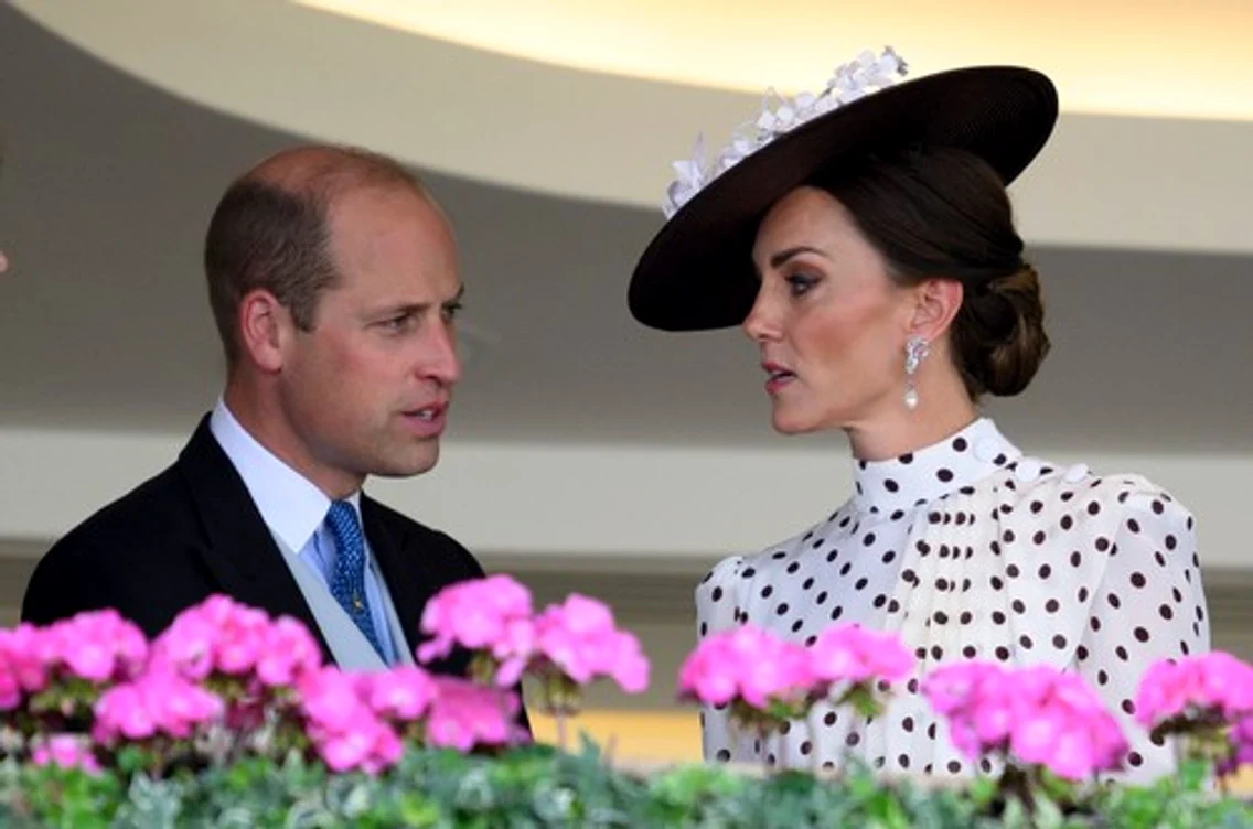 Kate Middleton la Royal Ascot în buline (7) jpg