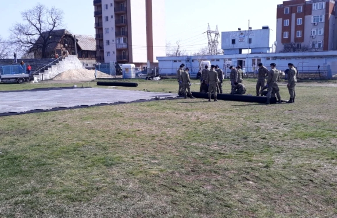 În spitalul modular vor fi tratate cazurile moderate de pacienţi infectaţi cu coronavirus FOTO MApN