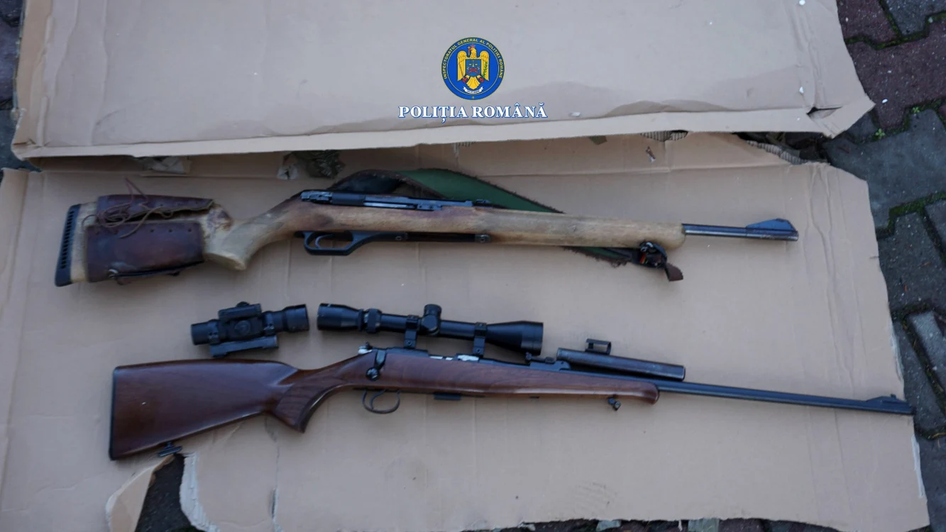  Arme trimise prin colet foto: Politia Română 