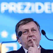 Consiliul Național al PNL pentru validarea lui Crin Antonescu în rolul de candidat al alianței PSD-PNL-UDMR-Minorități la alegerile prezidențiale din mai 2025, desfășurat la Palatul Parlamentului, în București. FOTO Inquam Photos / Octav Ganea