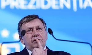 Consiliul Național al PNL pentru validarea lui Crin Antonescu în rolul de candidat al alianței PSD-PNL-UDMR-Minorități la alegerile prezidențiale din mai 2025, desfășurat la Palatul Parlamentului, în București. FOTO Inquam Photos / Octav Ganea