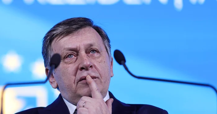  Crin Antonescu, atac cu mantă la adresa lui Călin Georgescu Foto: Inquam Photos/Octav Ganea