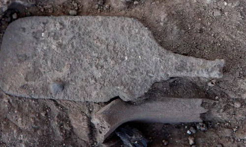 Un sceptru din bronz acoperit cu argint, cu o vechime de 3 200 de ani, descoperit în Israel | FOTO  jpeg