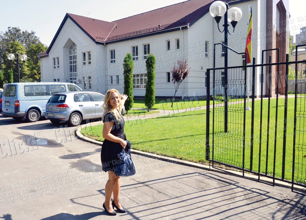 Aceasta este una dintre cele două biserici ale mormonilor din Bucureşti. Reportajul a fost realizat la cea de pe strada Panduri