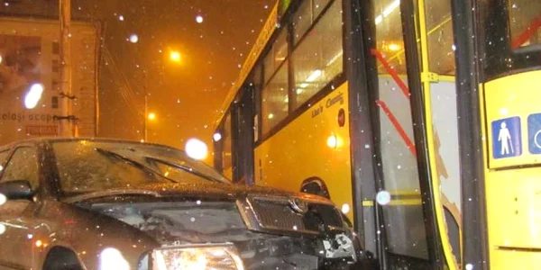 Accident Skoda in autobuz