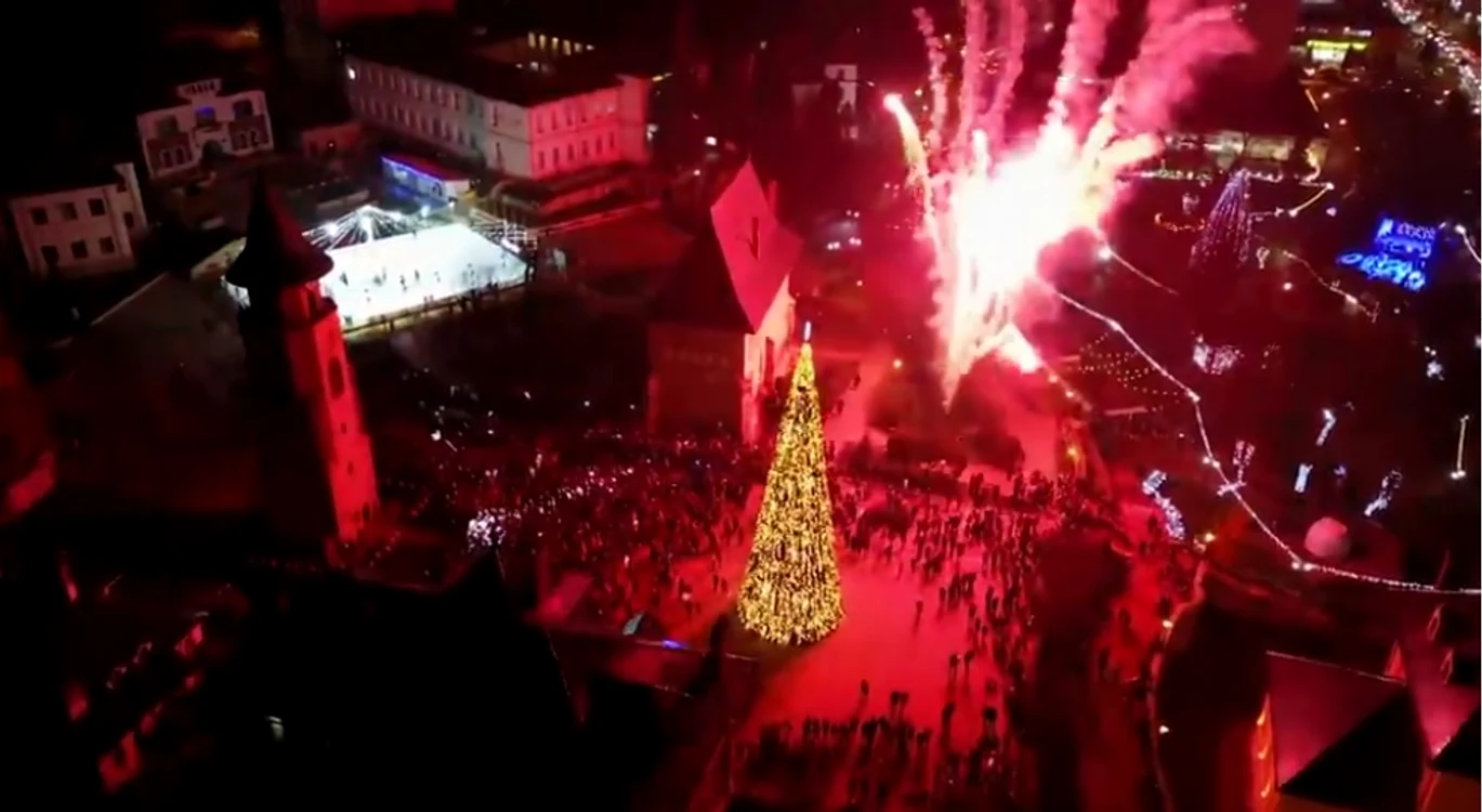 Au fost și focuri de artificii la deschiderea sărbătorilor FOTO MonitorulNeamț.ro