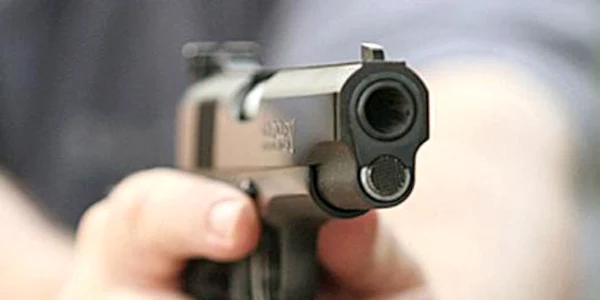 Poliţiştii au tras 10 focuri de avertisment