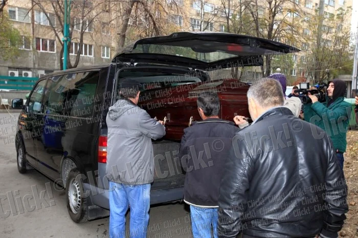 Sicriul în care va fi înmormântat actorul Şerban Ionescu. (Foto: Ştefan Andrei)