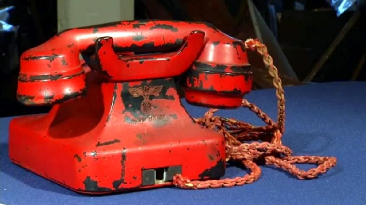 Ultimul telefon al lui Adolf Hitler, vândut la o licitație în SUA / VIDEO jpeg