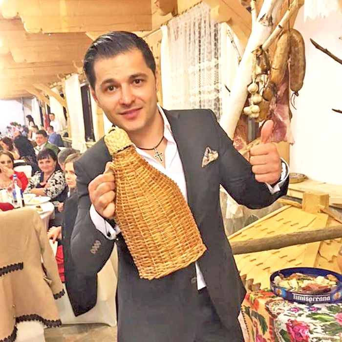 
    Valentina Pelinel este însărcinată în 4 luni şi jumătateFoto Arhivă Personală  