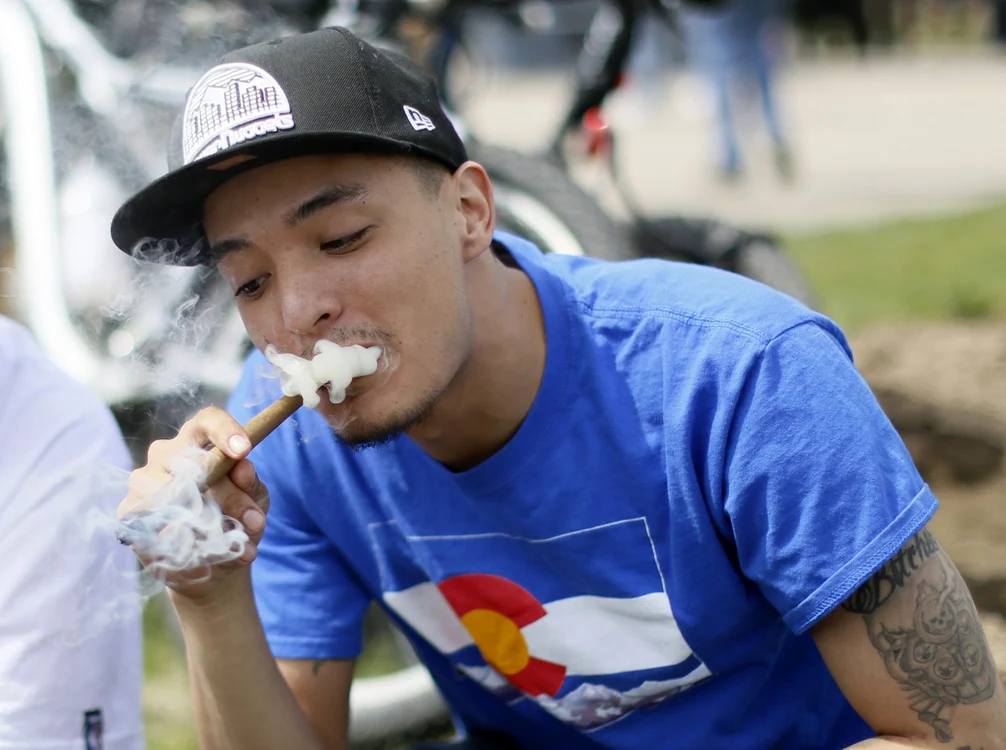 Marijuana la volan e în regulă, cât timp este folosită în interes medical. FOTO Reuters