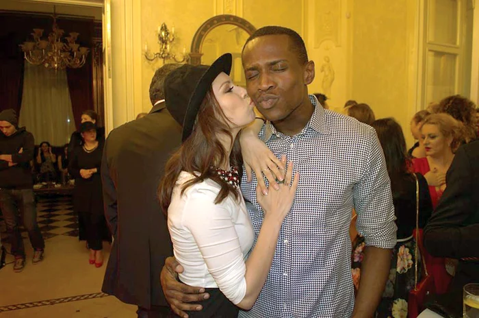 Michel Kotcha și câștigătoarea Cristina Bălan s-au pupat cu foc