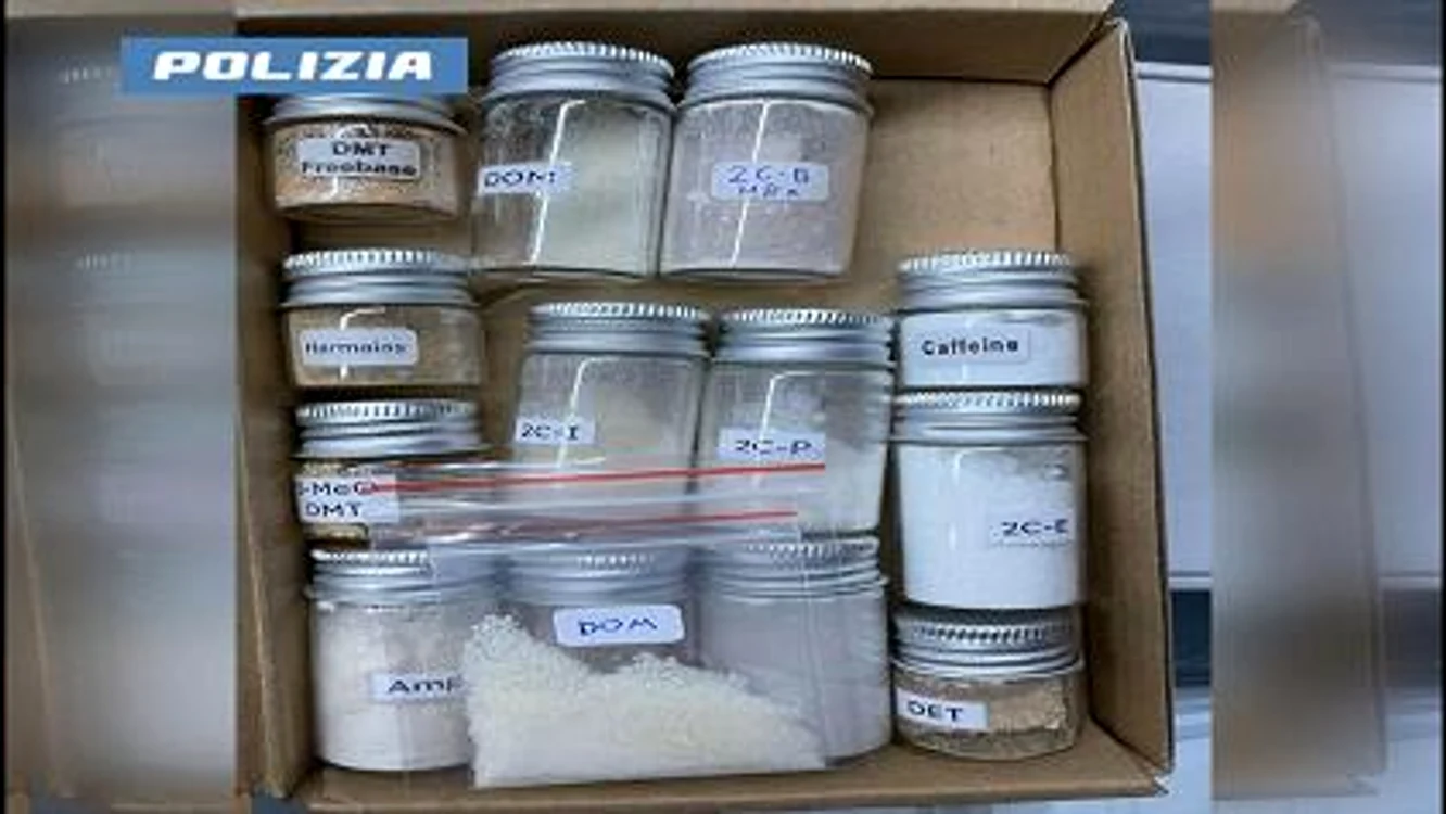 „Breaking Bad” în mansarda unui student FOTO:  Poliția din Novara
