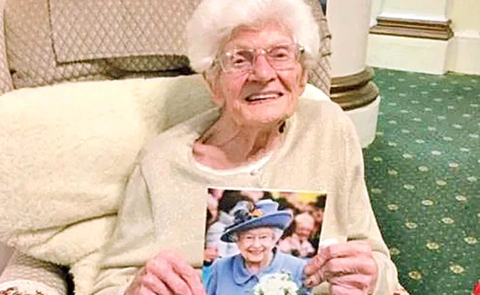 A trăit sub alţi 3 regi înainte de Regina Elisabeta a II-a