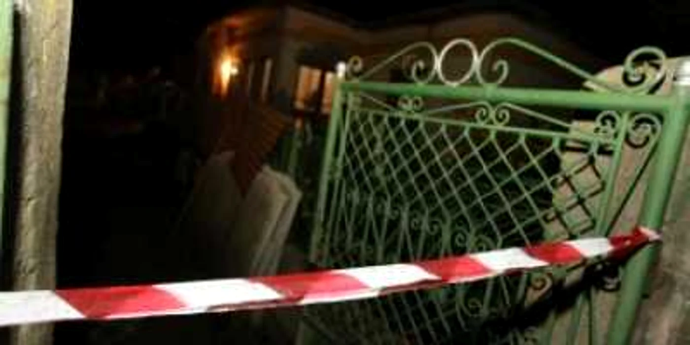 Craiova: Anchetatorii au ridicat probe de la locul crimei