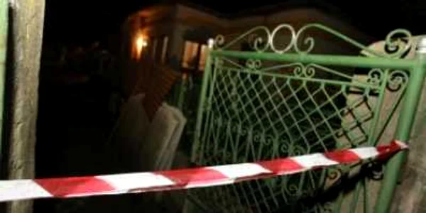 Craiova: Anchetatorii au ridicat probe de la locul crimei