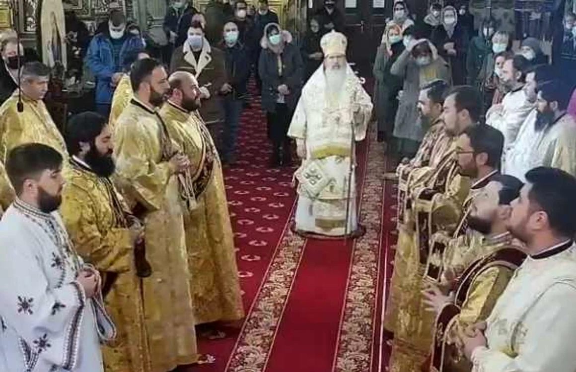 ÎPS Teodosie la slujba de Crăciun - captură video Arhiepiscopia Tomisului