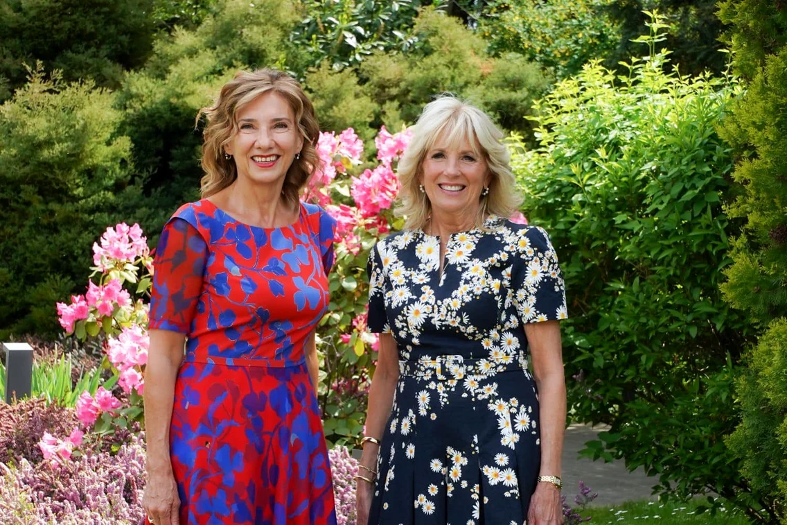 Carmen Iohannis si Jill Biden in Romania scoala elevi ucraineni (11) jpg
