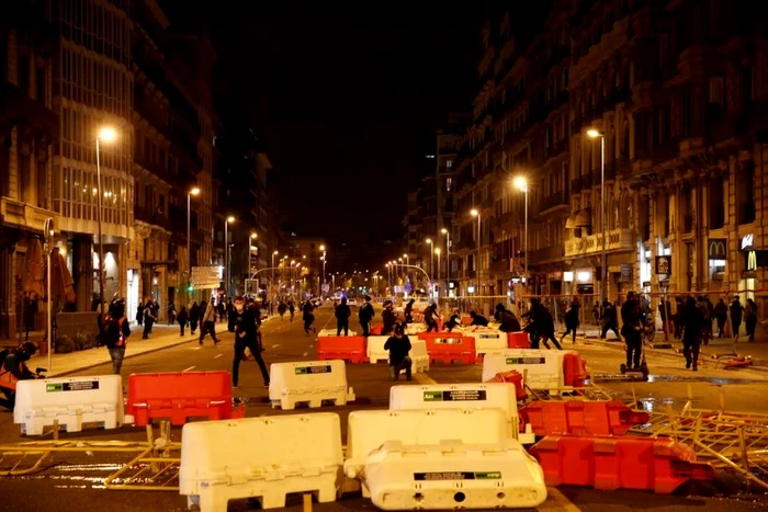 Confruntari intre protestatari si politie la Barcelona FOTO EPA-EFE