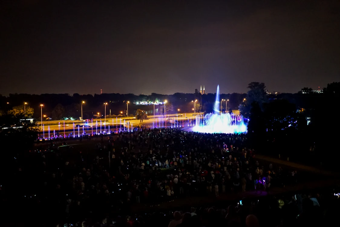 Polonia - Fântâna celebră  din centrul  Varșoviei  a fost oprită