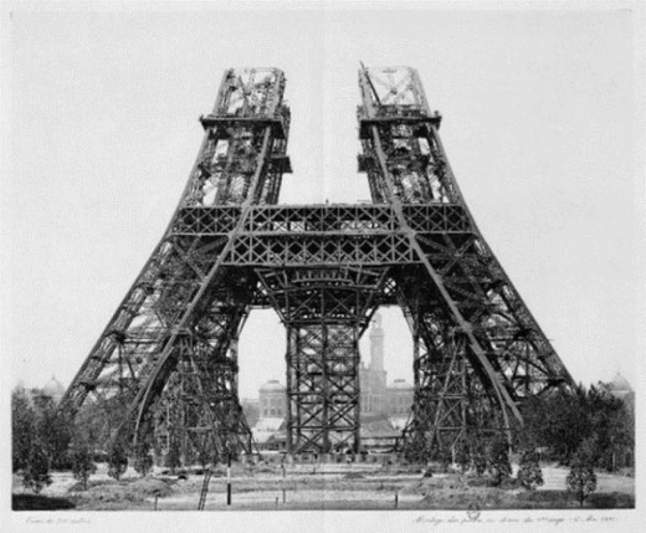 Turnul Eiffel, în construcţie