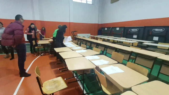 Opt echipe s-a decis că vor renumăra voturile exprimate în Olt FOTO: Alina Mitran