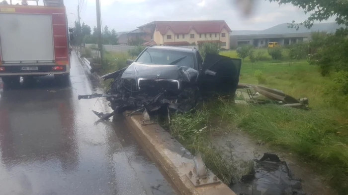 Autoturismul condus de tânăra de 18 ani a fost distrus în accident