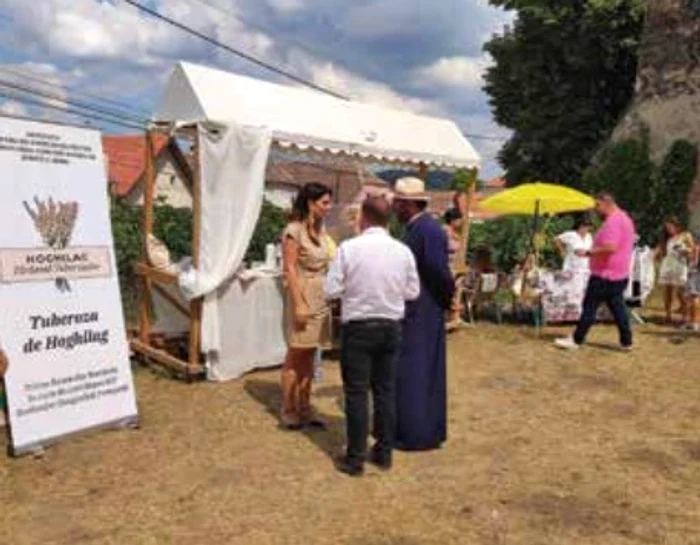 Standuri ale localnicilor, care fac deja săpun de tuberoze