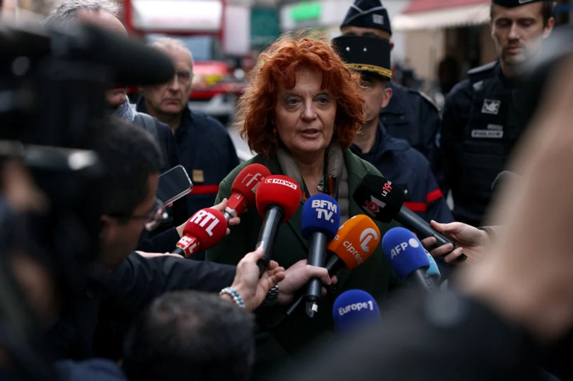 Laure Beccuau, procuror al Parisului, vorbește presei în ziua atacului Foto AFP