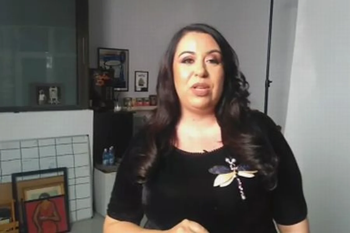 Oana Roman va debuta într-un proiect online