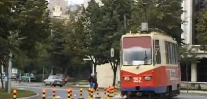 Aşa arătau cele mai bune tramvaie aflate în circulaţie la Iaşi la mijlocul anilor '90 FOTO captură Youtube