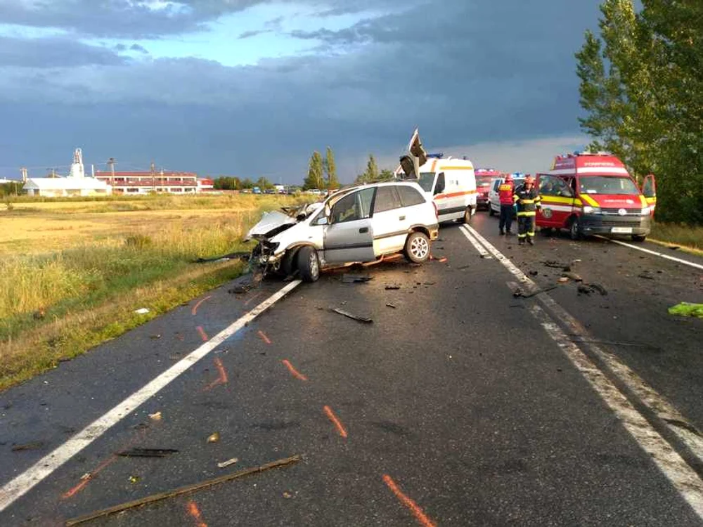 Accidentul a fost soldat cu două victime și trei răniți