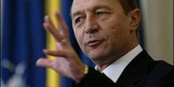 Băsescu, în Parlament în aceeaşi zi cu Boc