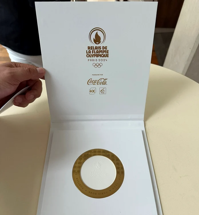 Placheta primită de Vasile Balin. FOTO: Arhivă personală