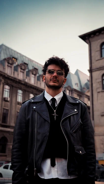 Un adolescent rebel: Drăgulin a trecut de la rocker la punker. FOTO: arhiva personală