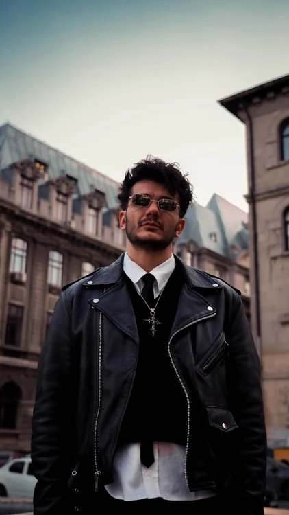 Un adolescent rebel: Drăgulin a trecut de la rocker la punker. FOTO: arhiva personală