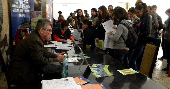 Absolvenţii din Ploieşti au venit la bursă fără pretenţii exagerate. FOTO Dana Mihai