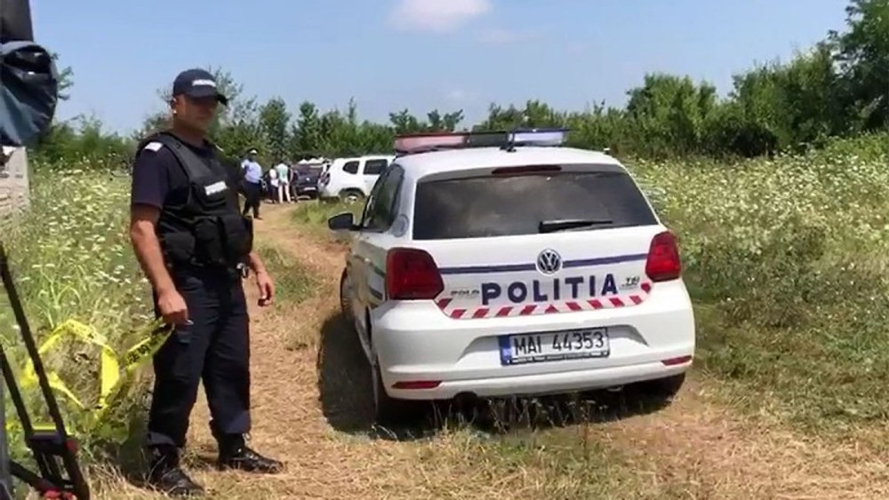 Nou-născut găsit mort pe un câmp din Satu Mare. Mama, o fată de 16 ani, a fost dusă la spital