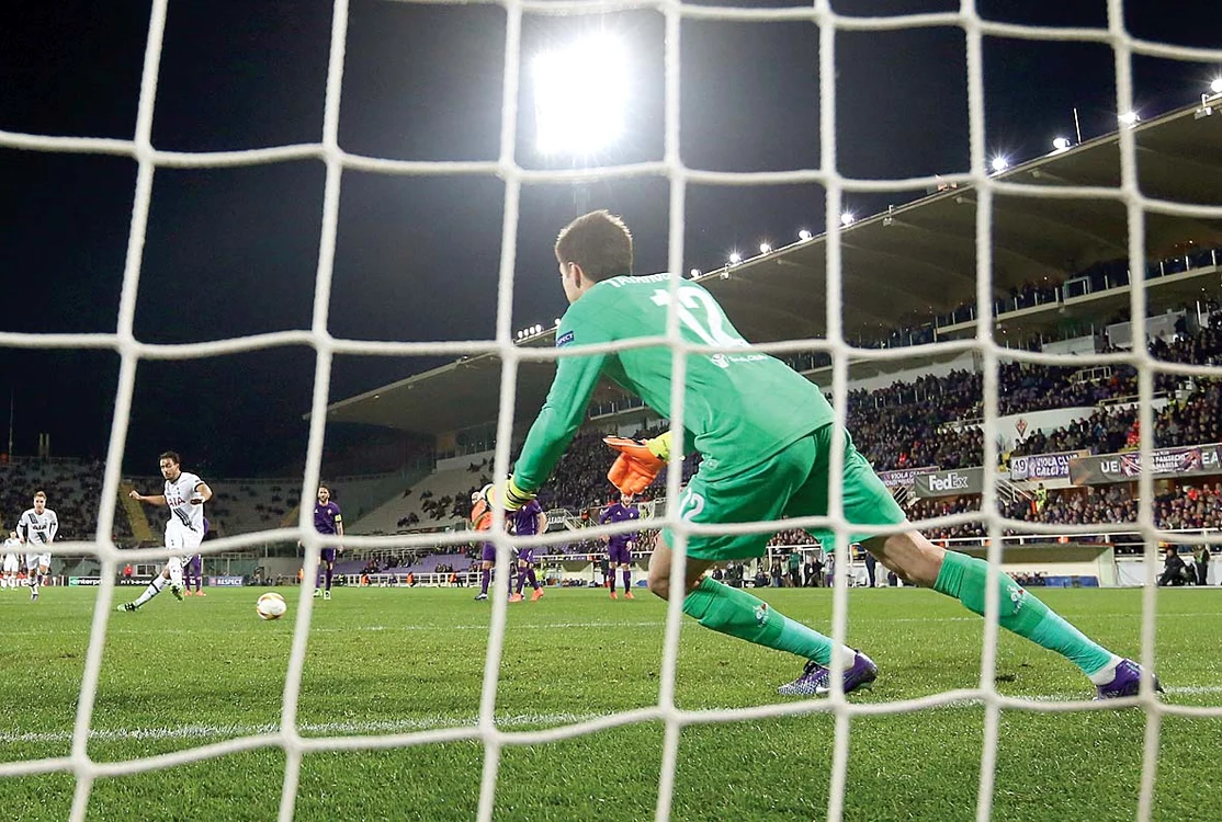 Tătăruşanu  a luat gol din  penalty 