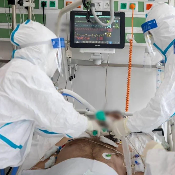 În ciuda eforturilor medicilor, bărbatul nu a supraviețuit. A murit plângândFoto: RO Vaccinare / Facebook