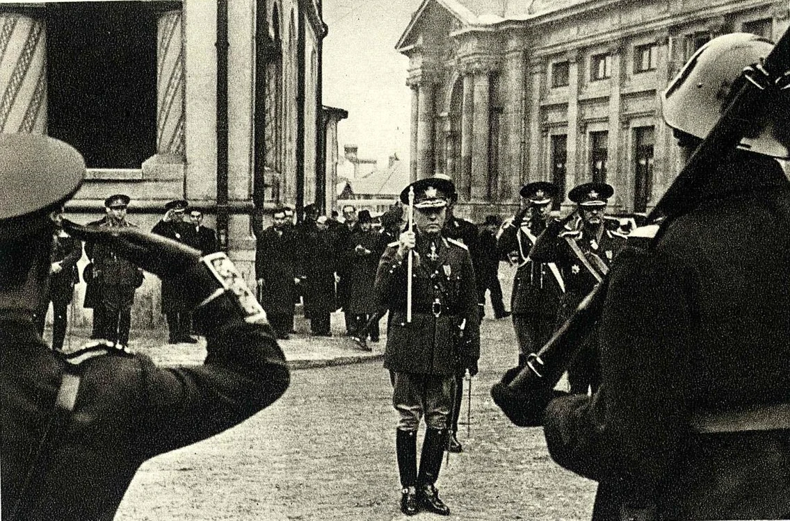 Antonescu saluta pe invingatori jpg jpeg