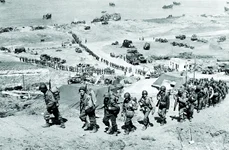 Soldați americani care au participat la debarcarea din Normandia (© Wikimedia Commons)